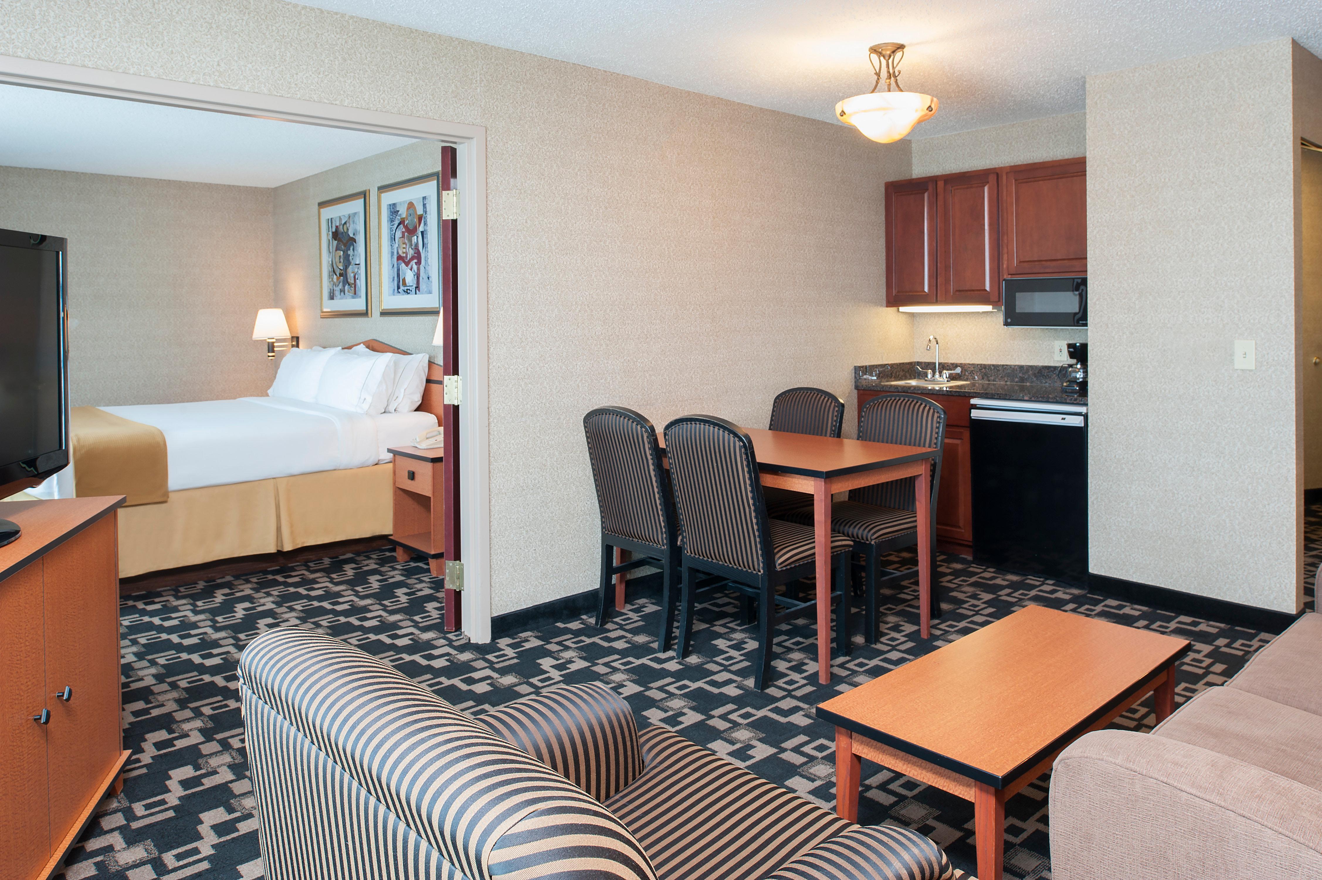Holiday Inn Express Hotel & Suites Greenwood Exterior photo