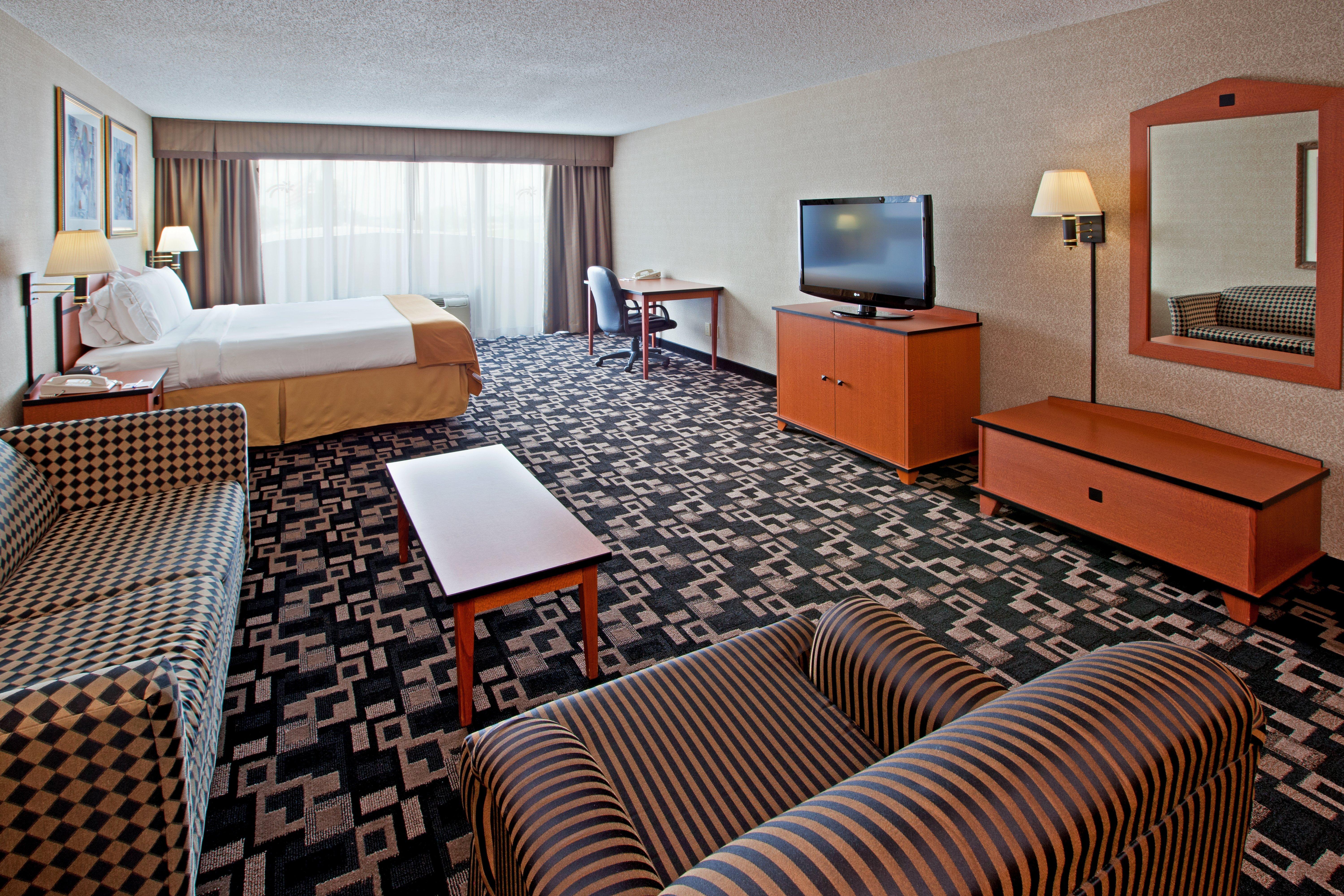 Holiday Inn Express Hotel & Suites Greenwood Exterior photo
