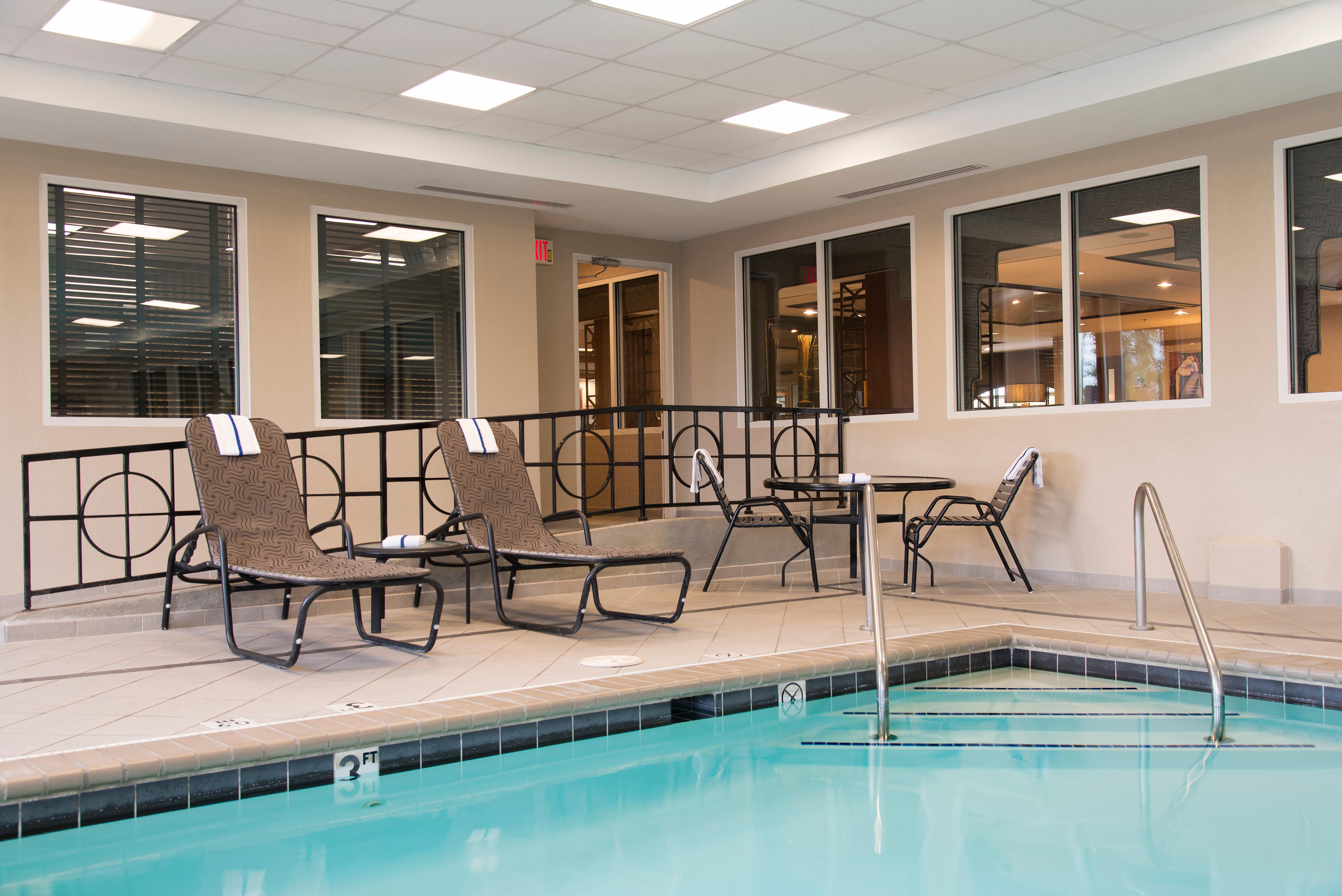 Holiday Inn Express Hotel & Suites Greenwood Exterior photo