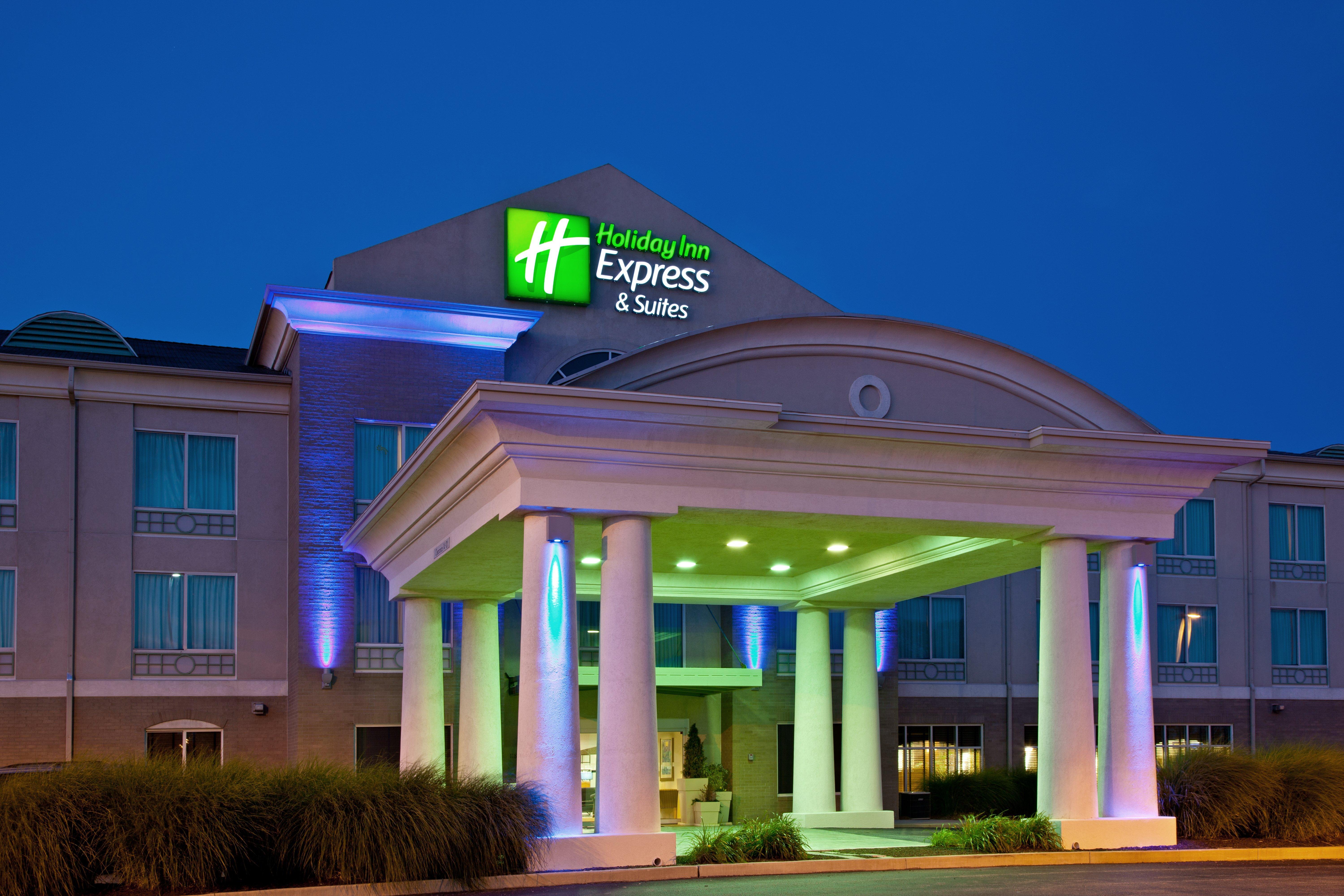 Holiday Inn Express Hotel & Suites Greenwood Exterior photo